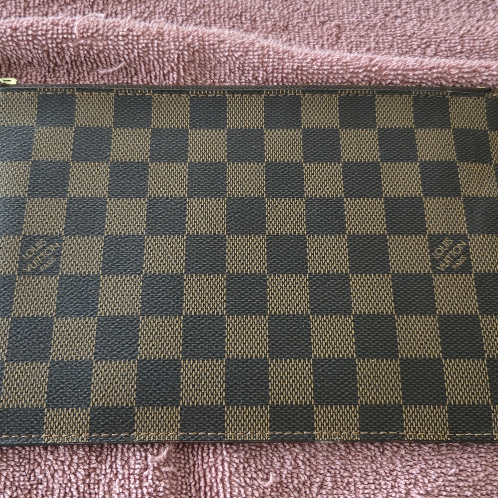 Louis Vuitton Neverfull Pouch